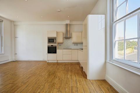 2 bedroom flat for sale, High Street, Andover