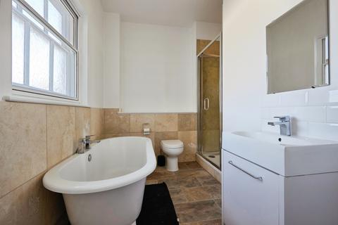 2 bedroom flat for sale, High Street, Andover