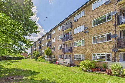 undefined, Ladyshot, Harlow CM20