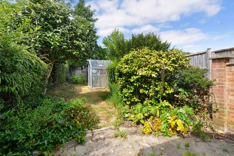 3 bedroom end of terrace house for sale, Charts Close, Cranleigh, GU6