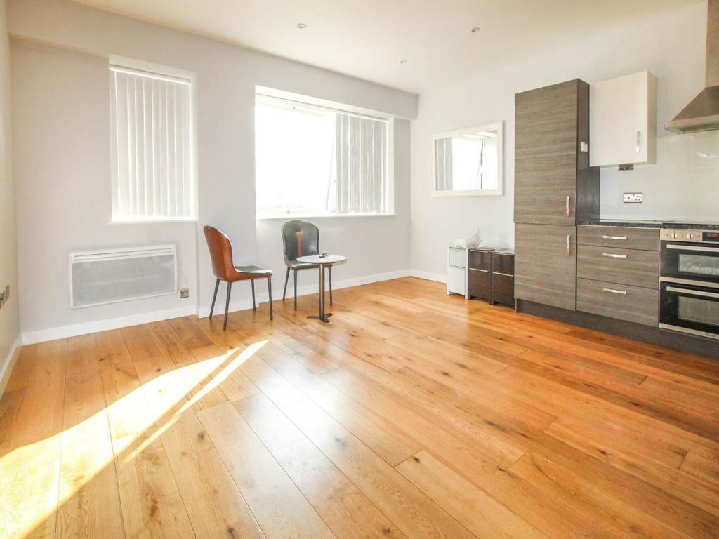 Apartment in Middlesex - View 3