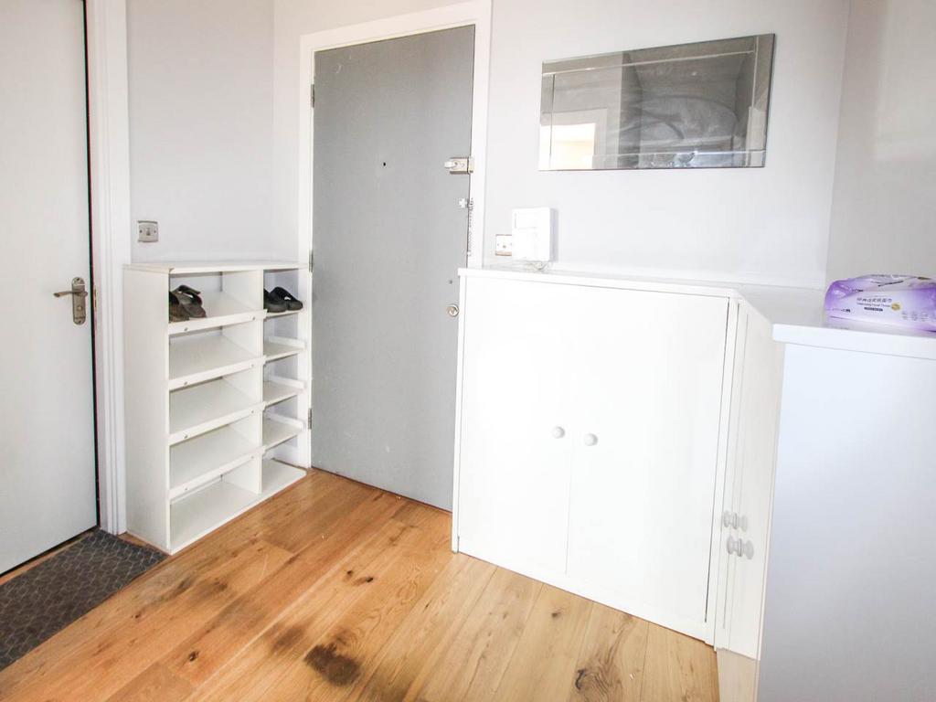 Apartment in Middlesex - View 4