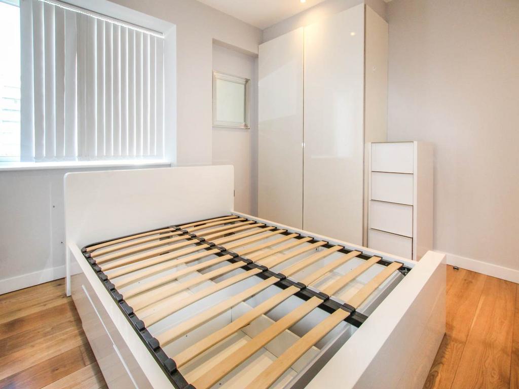 Apartment in Middlesex - View 5