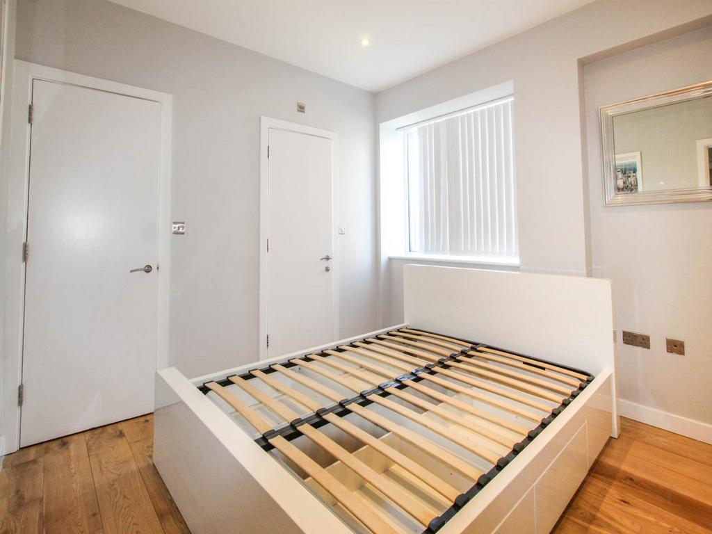 Apartment in Middlesex - More