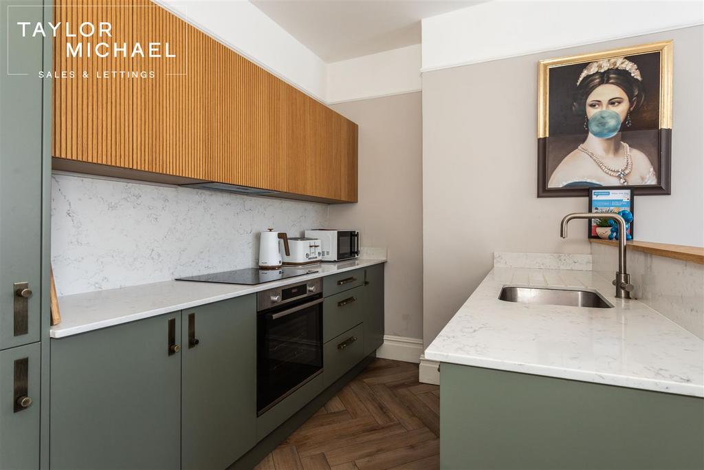 Apartment in Hove, Brunswick - View 2