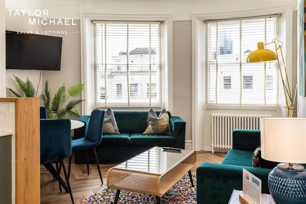 Apartment in Hove, Brunswick - View 3