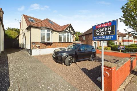 4 bedroom detached bungalow for sale, Stoneyfields Gardens, Edgware, HA8