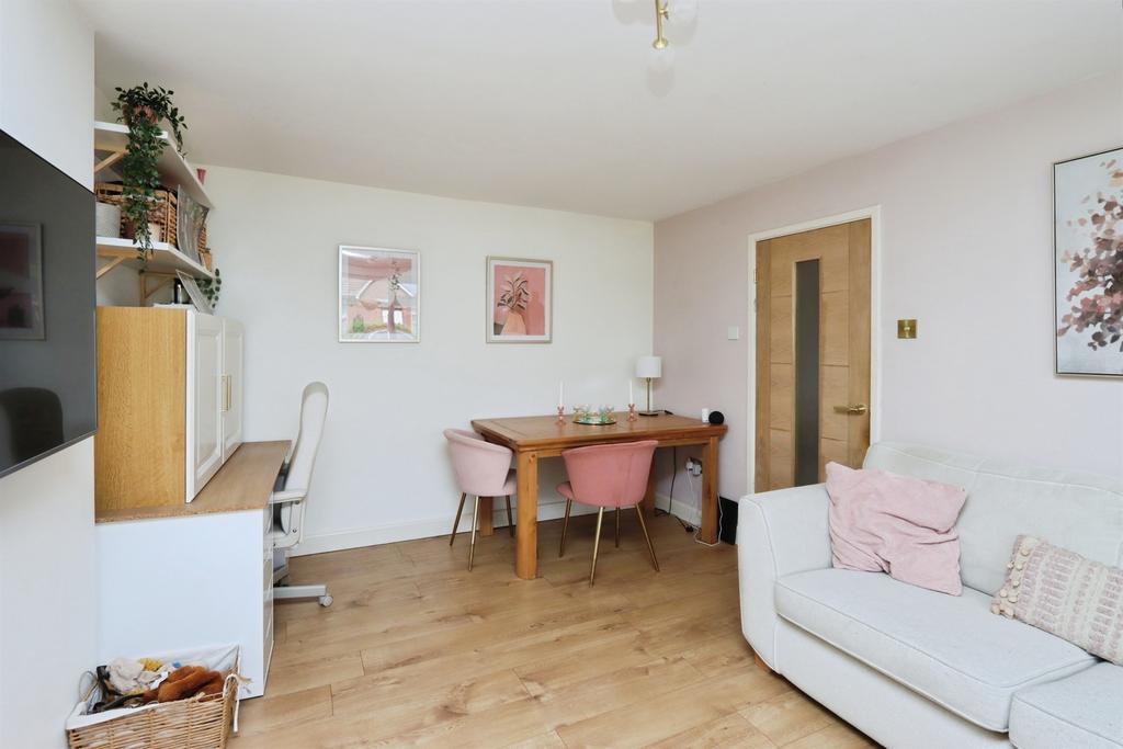 House in Rotherham, Brinsworth - More