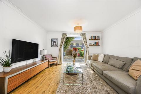 2 bedroom end of terrace house to rent, Westfield Park Drive, Woodford Green