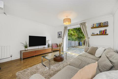 2 bedroom end of terrace house to rent, Westfield Park Drive, Woodford Green