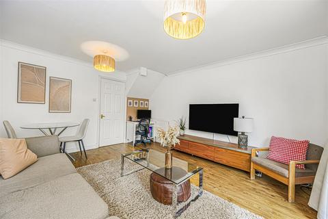 2 bedroom end of terrace house to rent, Westfield Park Drive, Woodford Green