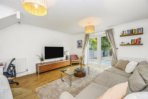 2 bedroom end of terrace house to rent, Westfield Park Drive, Woodford Green