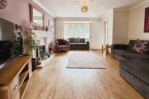 4 bedroom detached house for sale, Moat Close, Telford TF1