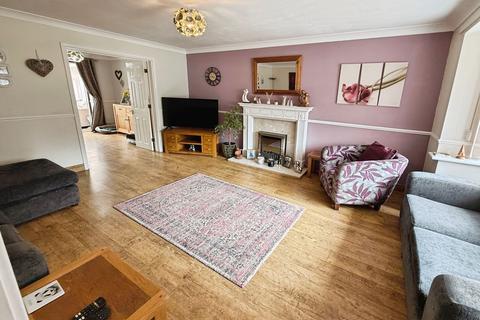 4 bedroom detached house for sale, Moat Close, Telford TF1