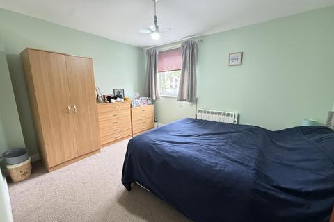 2 bedroom ground floor flat for sale, Isham Place, Ipswich IP3
