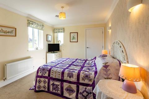 2 bedroom retirement property for sale, Fleur De Lis, Marlborough, SN8 2FN