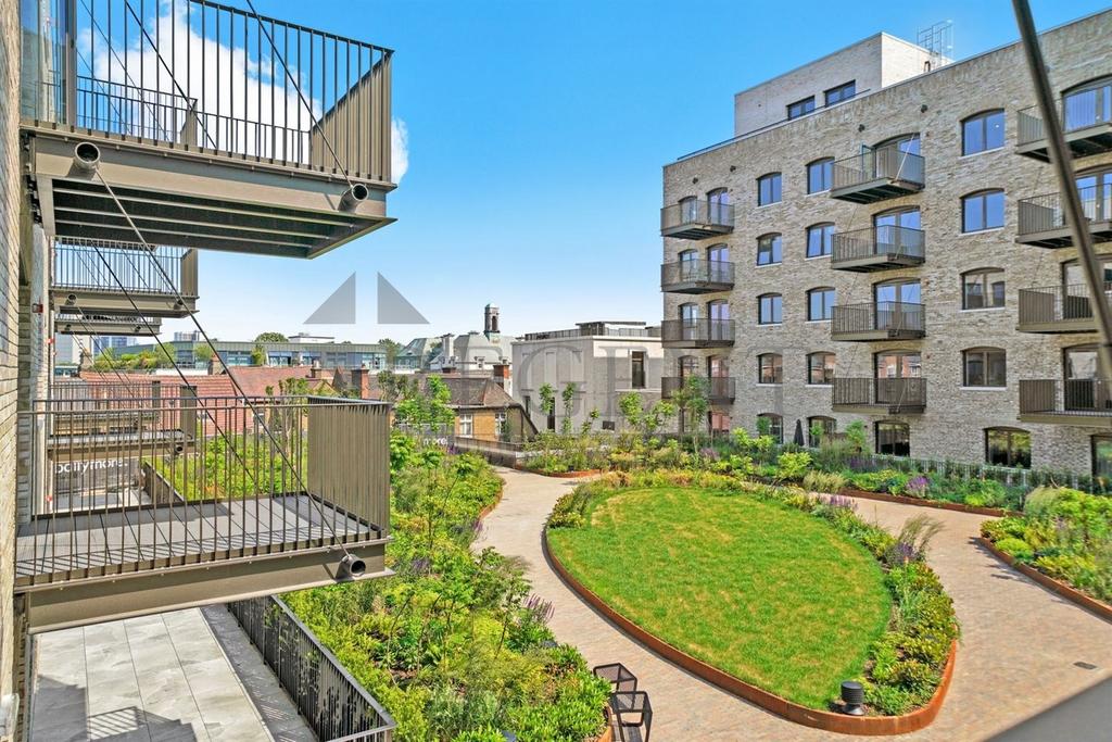 Apartment in Brentford - More
