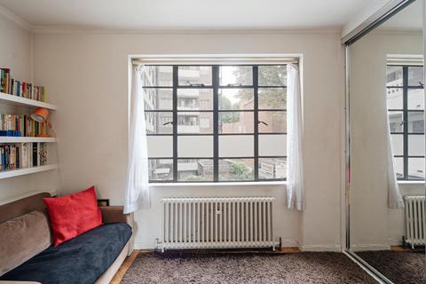 Grampians III, London, SW6