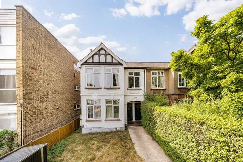 3 bedroom flat to rent, Lansdowne Road, London N17