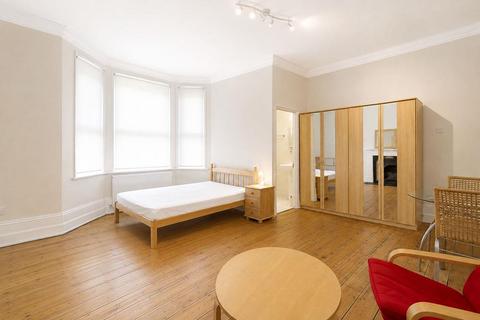 Studio to rent, Upper Berkeley Street, London W1H