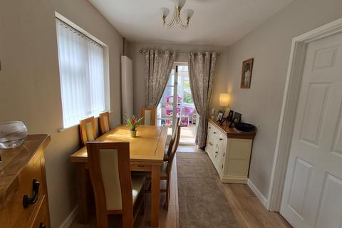 3 bedroom semi-detached house for sale, Swinbrook Road, Carterton