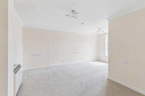 2 bedroom retirement property for sale, Paynes Park, Hitchin, SG5
