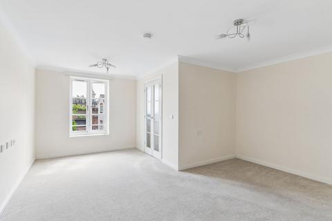 2 bedroom retirement property for sale, Paynes Park, Hitchin, SG5