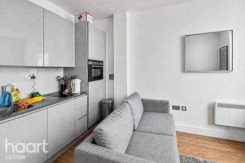 1 bedroom flat for sale, Arrowhead House, Laporte Way, Luton