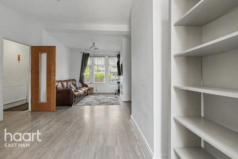 2 bedroom terraced house for sale, Charlemont Road, London