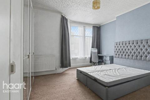 2 bedroom terraced house for sale, Charlemont Road, London