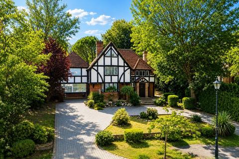 Astons Road, Northwood HA6
