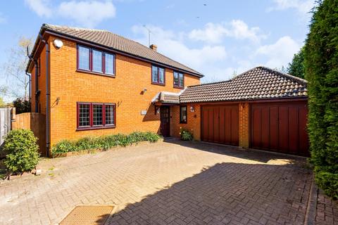 4 bedroom detached house to rent, Salmons Lane Prestwood HP16