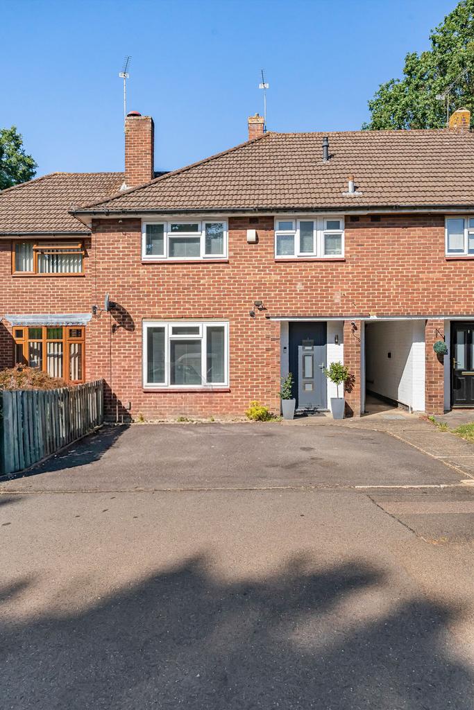 Detached house exterior, driveway