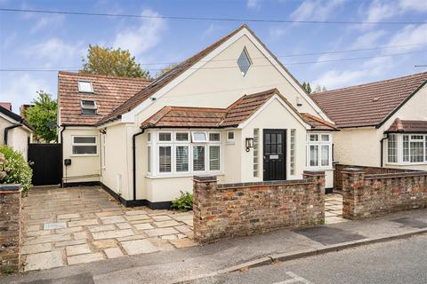 5 bedroom detached bungalow for sale, Masons Road, Slough