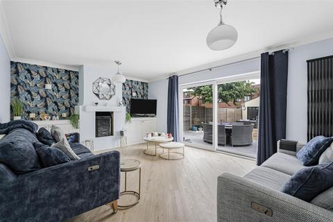 5 bedroom detached bungalow for sale, Masons Road, Slough