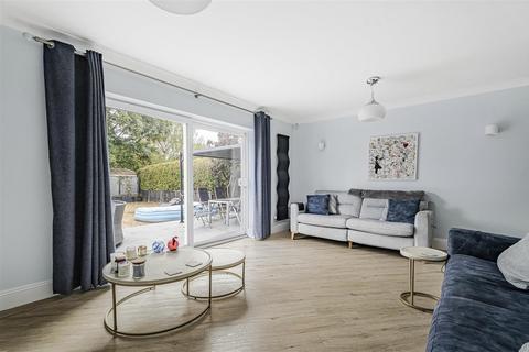 5 bedroom detached bungalow for sale, Masons Road, Slough