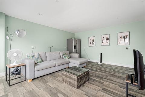 5 bedroom detached bungalow for sale, Masons Road, Slough