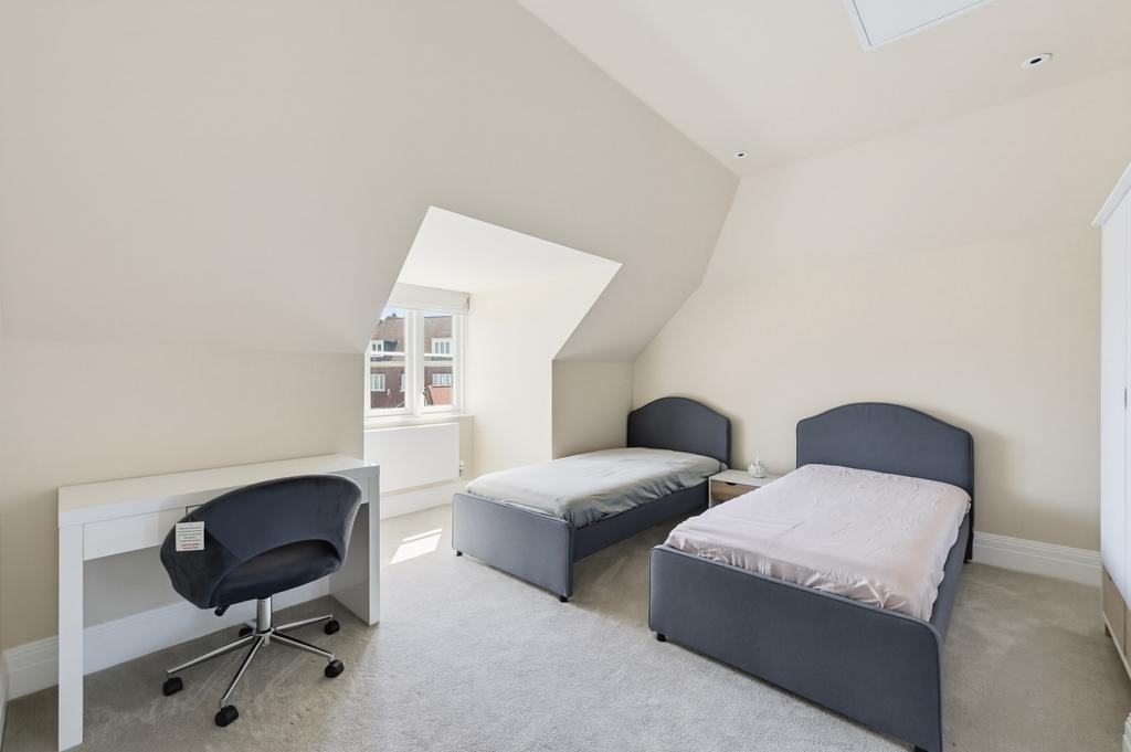 House in London - View 3