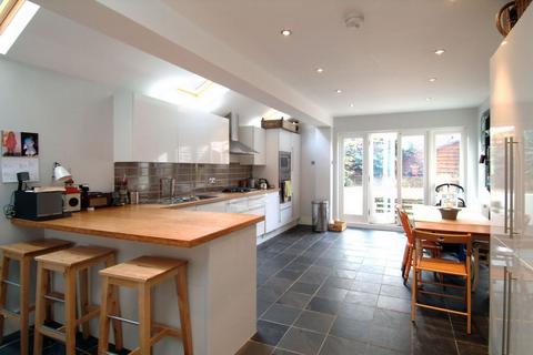 4 bedroom house to rent, Caistor Road, SW12