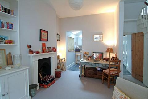 4 bedroom house to rent, Caistor Road, SW12