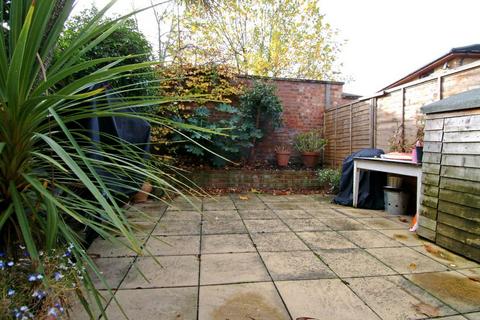 4 bedroom house to rent, Caistor Road, SW12