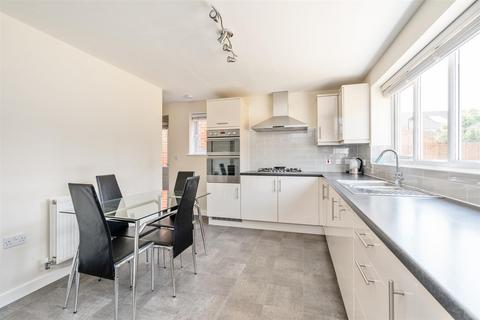 4 bedroom detached house to rent, Park View, Castle Bromwich, Birmingham