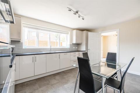 4 bedroom detached house to rent, Park View, Castle Bromwich, Birmingham