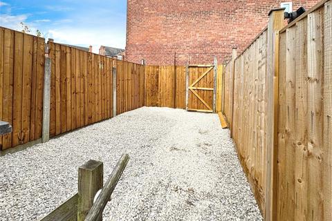 3 bedroom terraced house to rent, Orchard Street, Derbyshire DE7