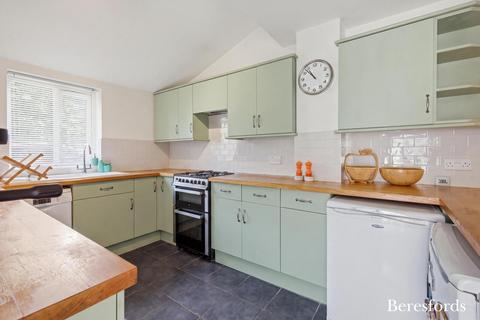 3 bedroom terraced house for sale, Blackmores, Basildon, SS15