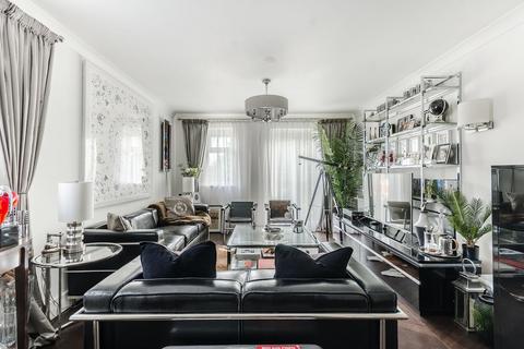 2 bedroom flat for sale, Glebe Avenue, Ickenham, UB10