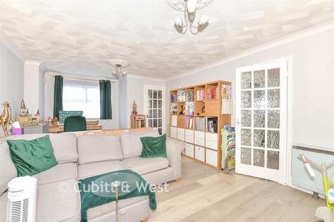 1 bedroom ground floor flat for sale, Frensham Court, Southsea PO4