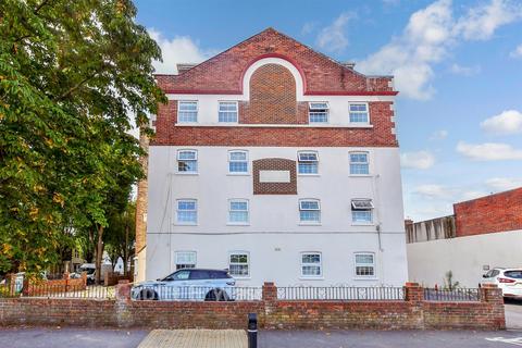 1 bedroom ground floor flat for sale, Frensham Court, Southsea PO4