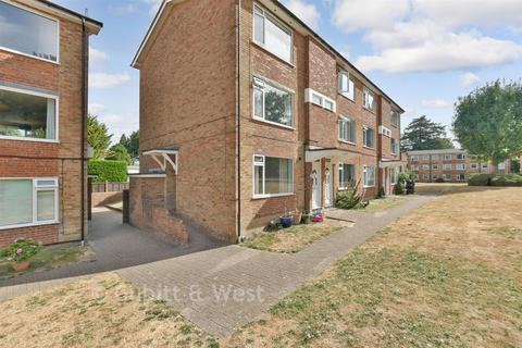 2 bedroom ground floor flat for sale, Liskeard Lodge, Caterham CR3