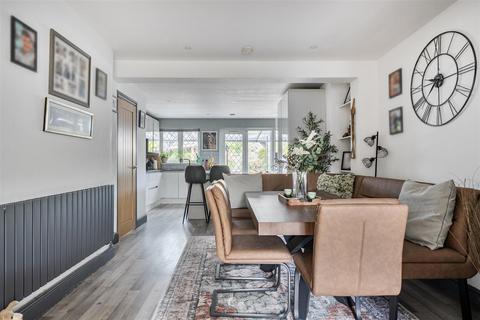 3 bedroom semi-detached house for sale, Meadow Drive, Devizes, SN10